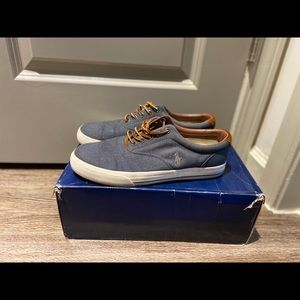 A men’s polo sneaker